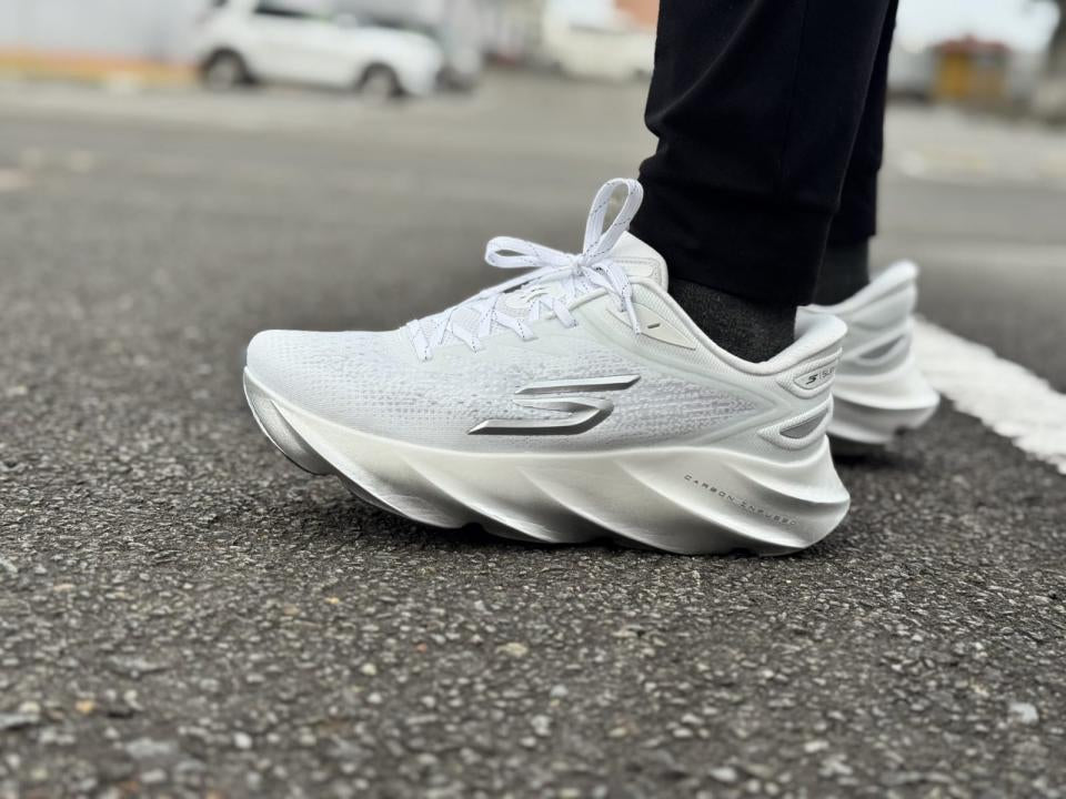 SKCHR. Aero Burst White