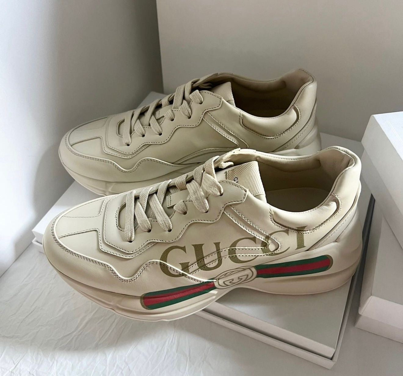 GUC. Rhyton Vintage Logo Premium