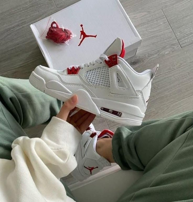 NK. Air Jordan 4 Metallic Red
