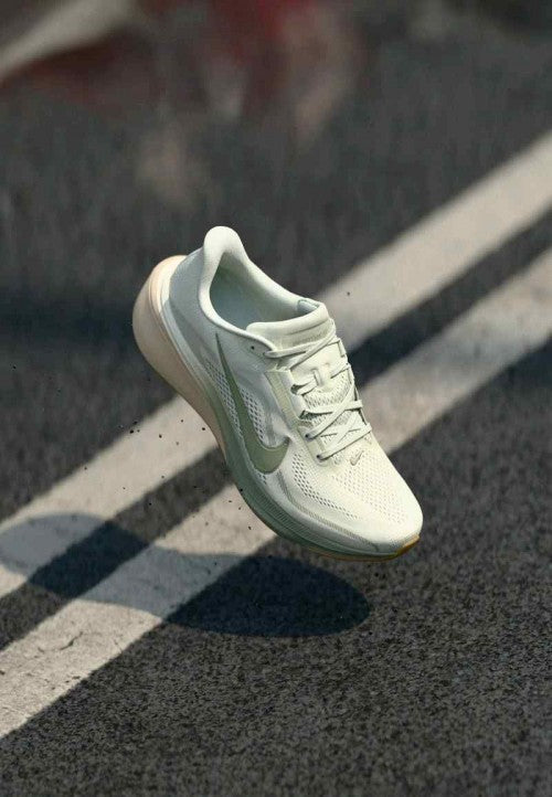 NK. Air Zoom Pegasus 42 Spruce Aura Pale Ivory Sanddrift