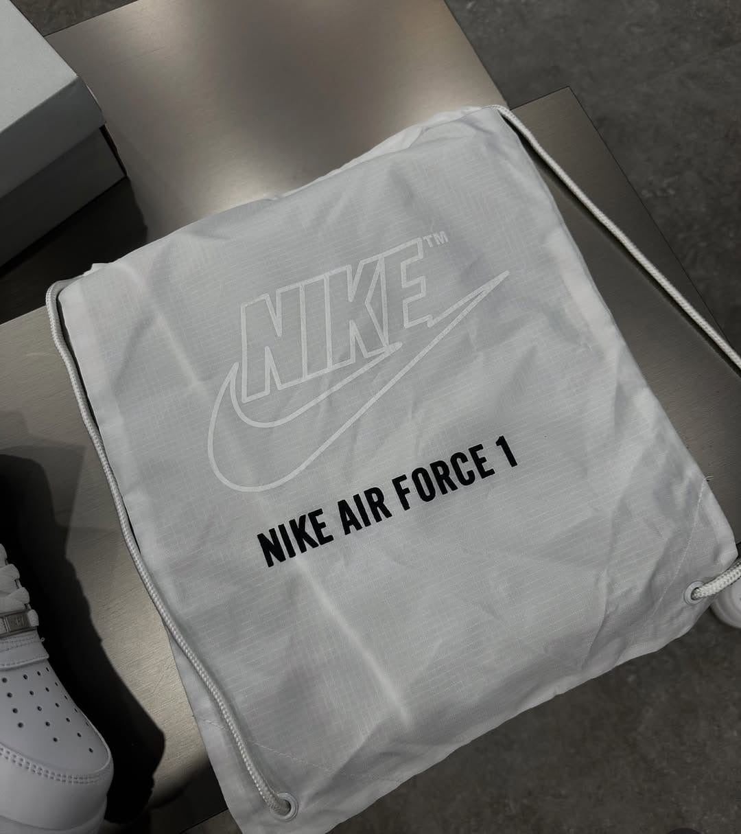 NK. Airforce 1 Low First Leather UA Men’s With Bag Keychain Bottle Lace Invoice