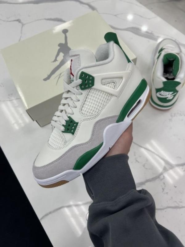 NK. Jordan Retro 4 Pine Green Surplus Semi