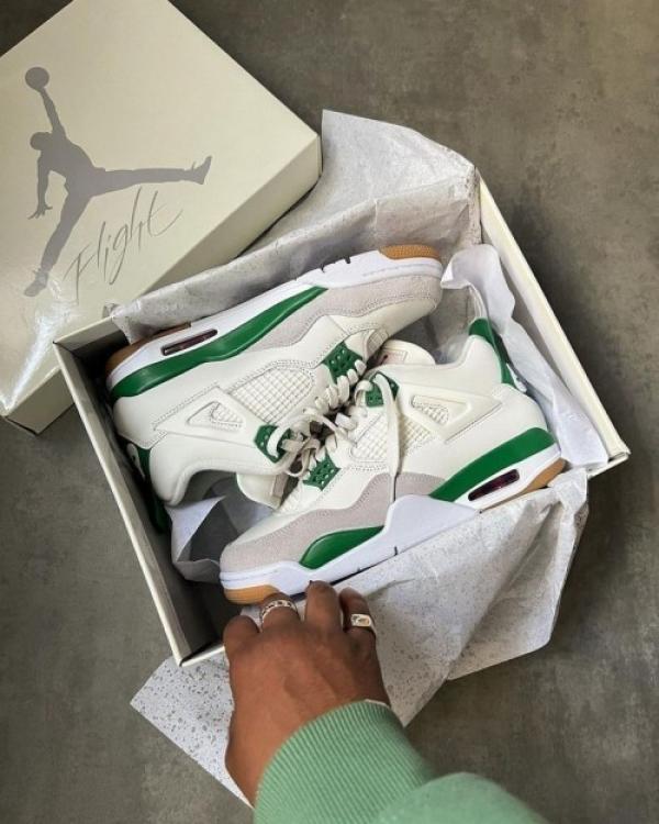NK. Jordan Retro 4 Pine Green Surplus Semi