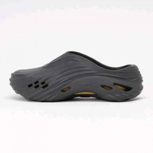Crocs Echo Wave Clogs Black Sand