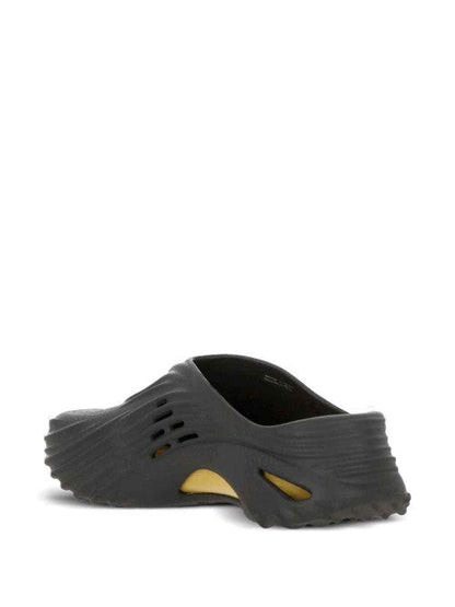 Crocs Echo Wave Clogs Black Sand