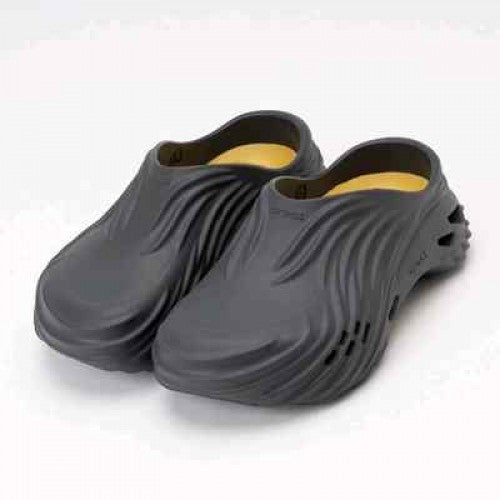 Crocs Echo Wave Clogs Black Sand