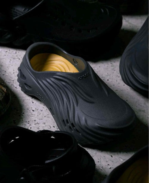 Crocs Echo Wave Clogs Black Sand