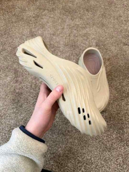 Crocs Echo Wave Clogs Cream
