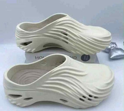 Crocs Echo Wave Clogs Cream