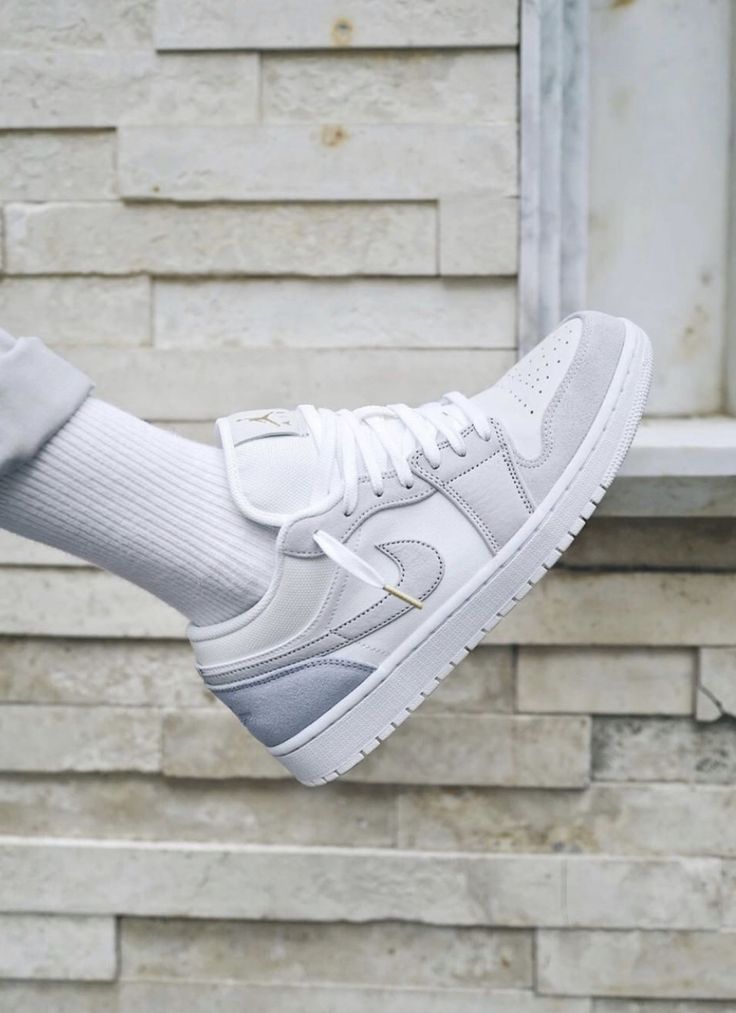 NK. Air Jordan Retro 1 Low Paris