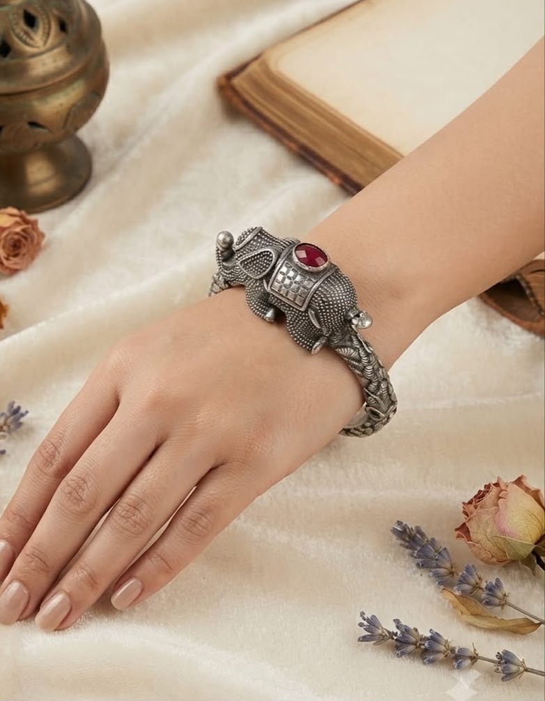 Bahubali Openable Stone Kada